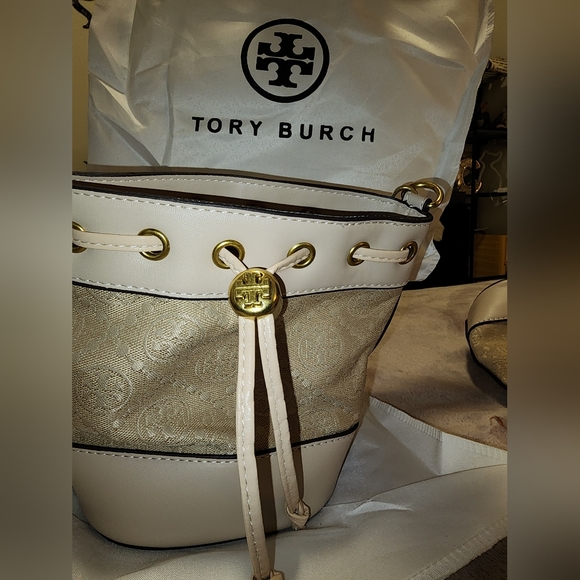 NEW Tory Birch Monogram Bucket Bag - Picture 5 of 5